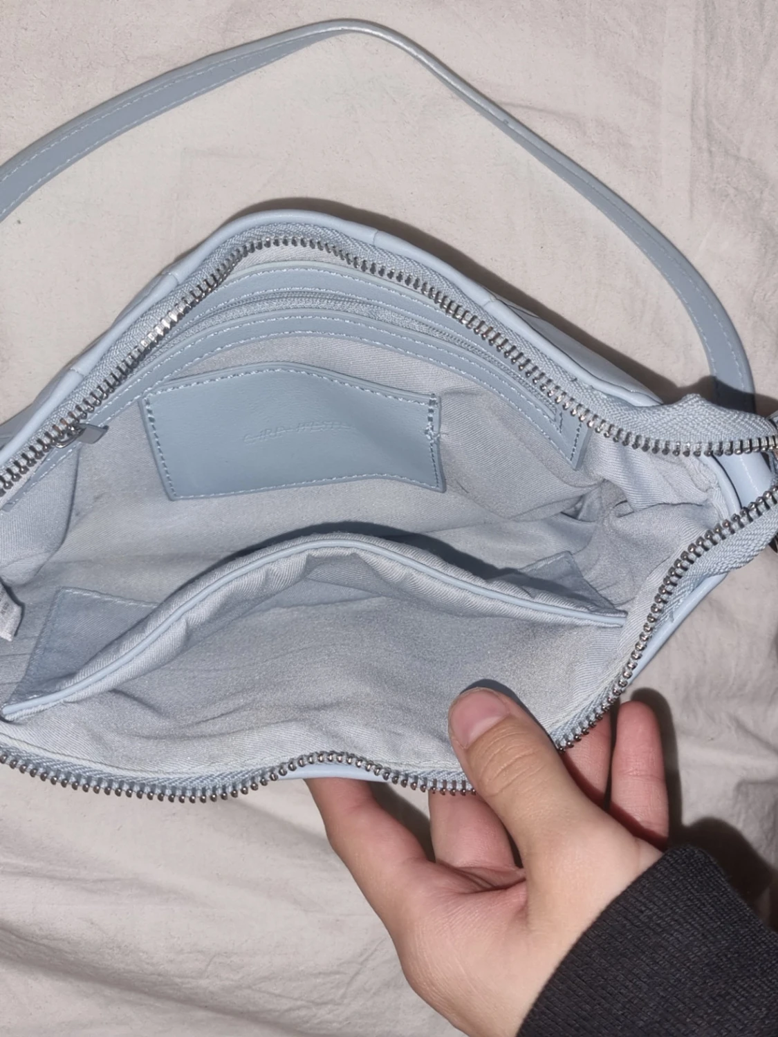 Ljusblå axelväska från Carin Wester - 1