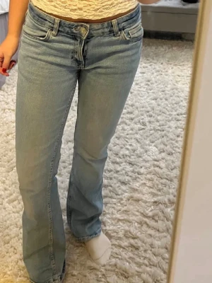 Jeans  - Superfina lågmidjade bortbyt jeans från Bershka i storlek 36❤️