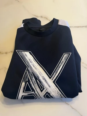 Armani exchange  - Oanvänd tröja! Unik moddel passar perfekt mot våren/vintern priset kan diskuteras!!
