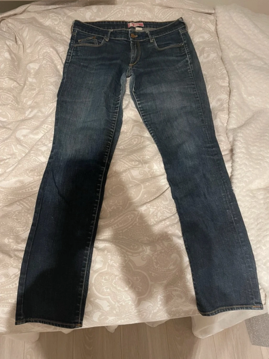 Mörkblå jeans 