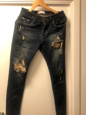 2 par jeans i bra kvalite - 2st par  jeans, är kopior , är knappt använda.