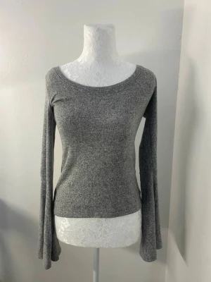 Grå Hollister topp - I väldigt bra skick, storlek EU 36 / S