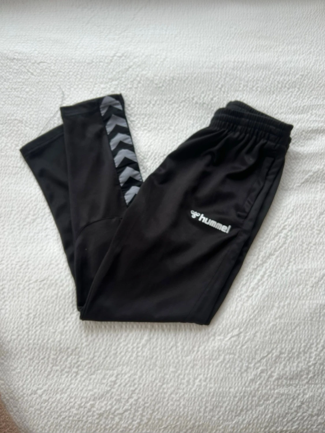 Svarta träningsbyxor från Hummel