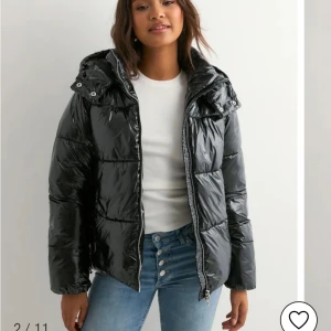 Jacka från Nelly  - Säljer denna fina jacka från Nelly då den inte kommer till användning, den är använd men i mycket bra skick💕💕