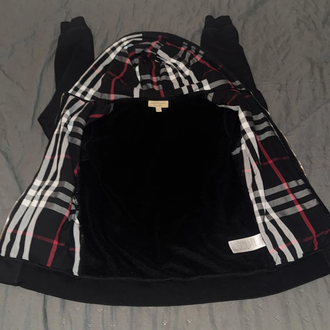 Svart Burberry hoodie med rutig huva - 1