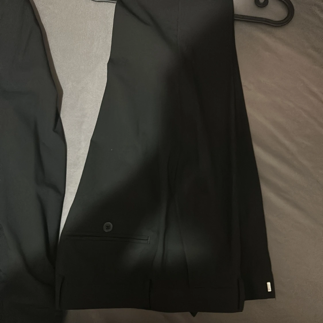 Svart kostym från H&M med vit skjorta - 3