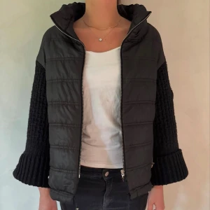 Svart cardigan  - Snygg cardigan jacka, knappt använd så i mycket bra skick 