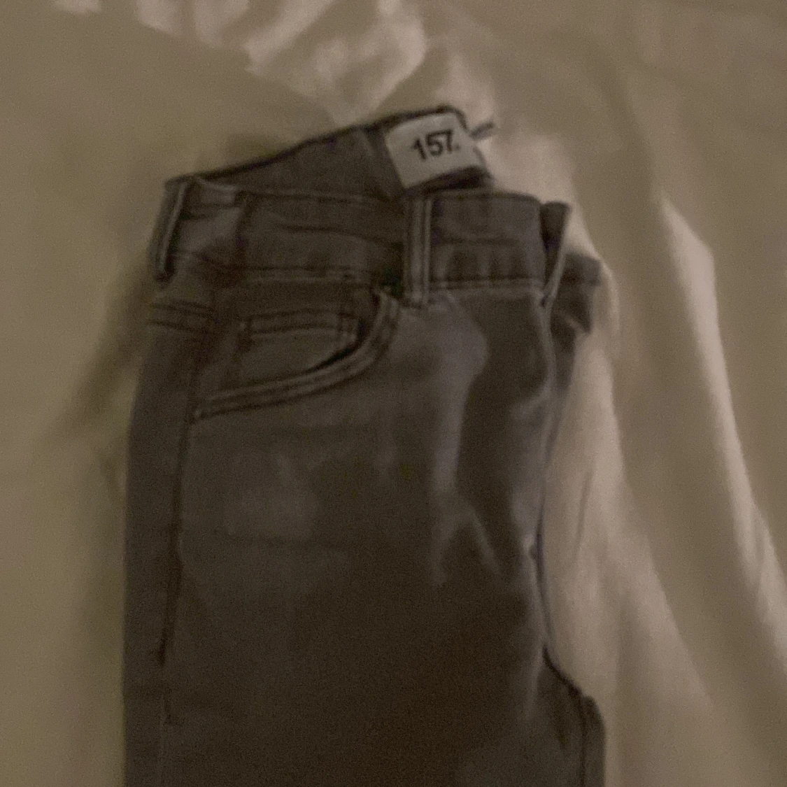 Grå jeansbyxor i rak modell - 2