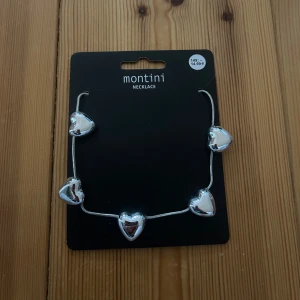 Halsband - Helt nytt halsband, fick när jag köpte en mystery bag på Ur&Penn. 🤍