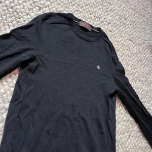 Svart merinoullströja från Morris🙌🤩 - Svart långärmad tröja från Morris i 100% merinoull. Storlek S och är i slimfit🙌🤩