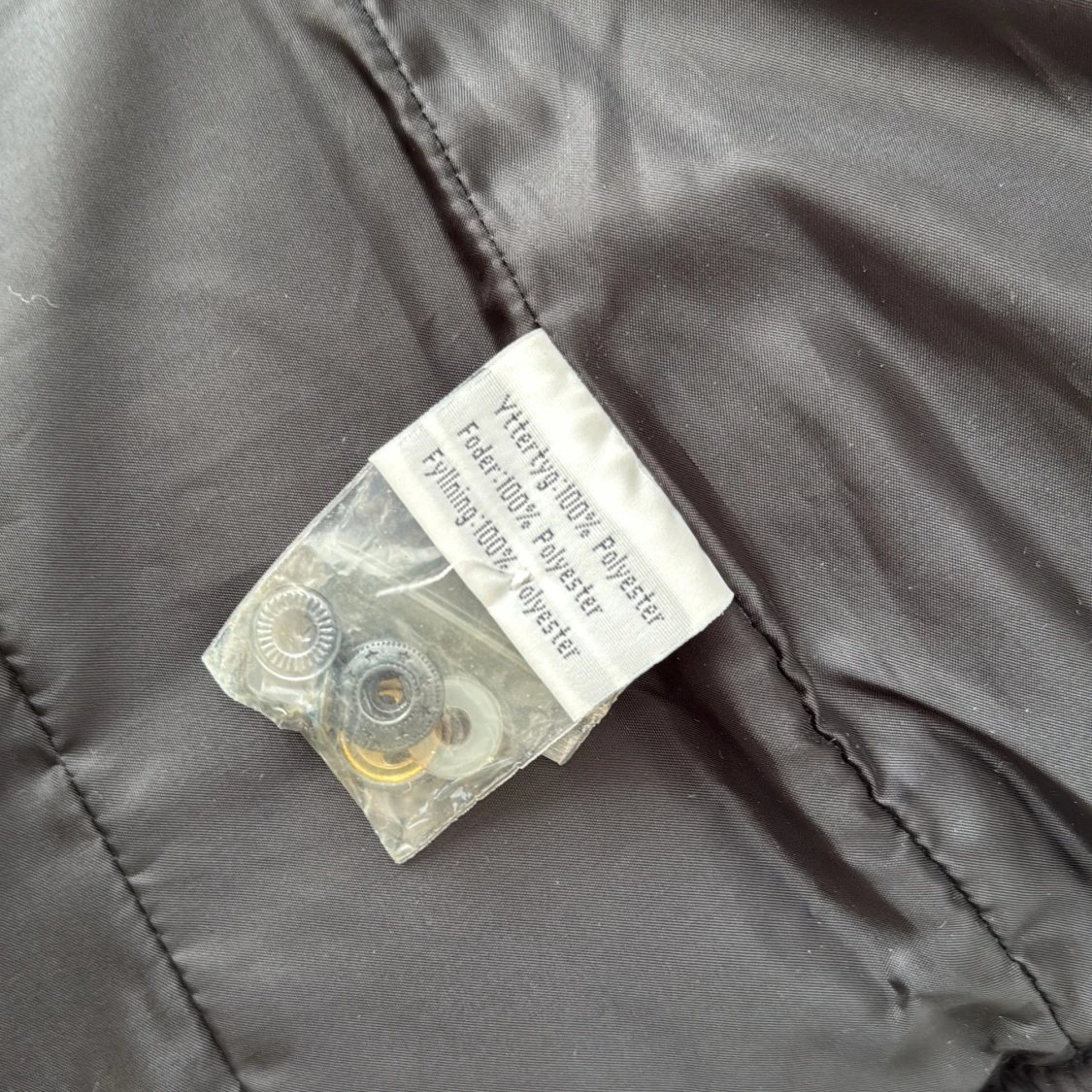 Svart quiltad dunväst från Joy - 2