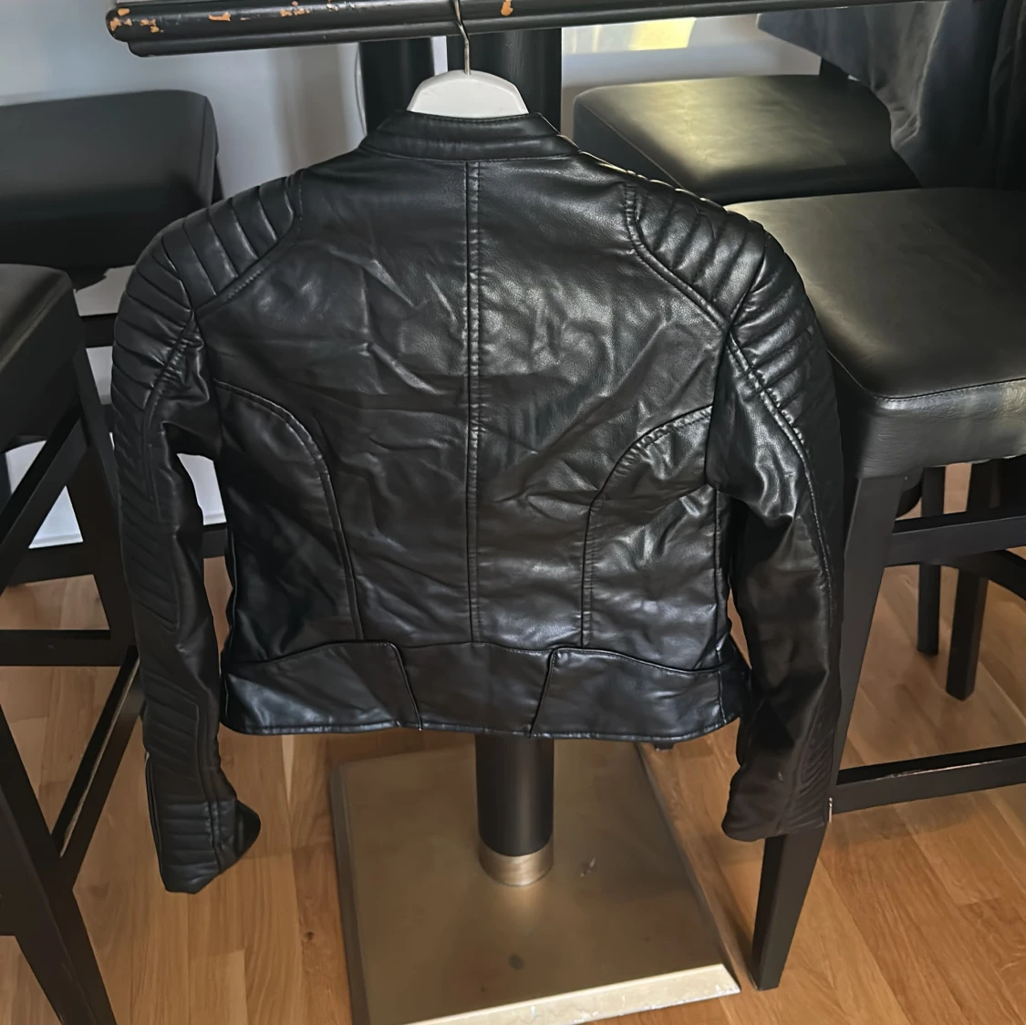 Svart skinnjacka från Pull&Bear XS - 2