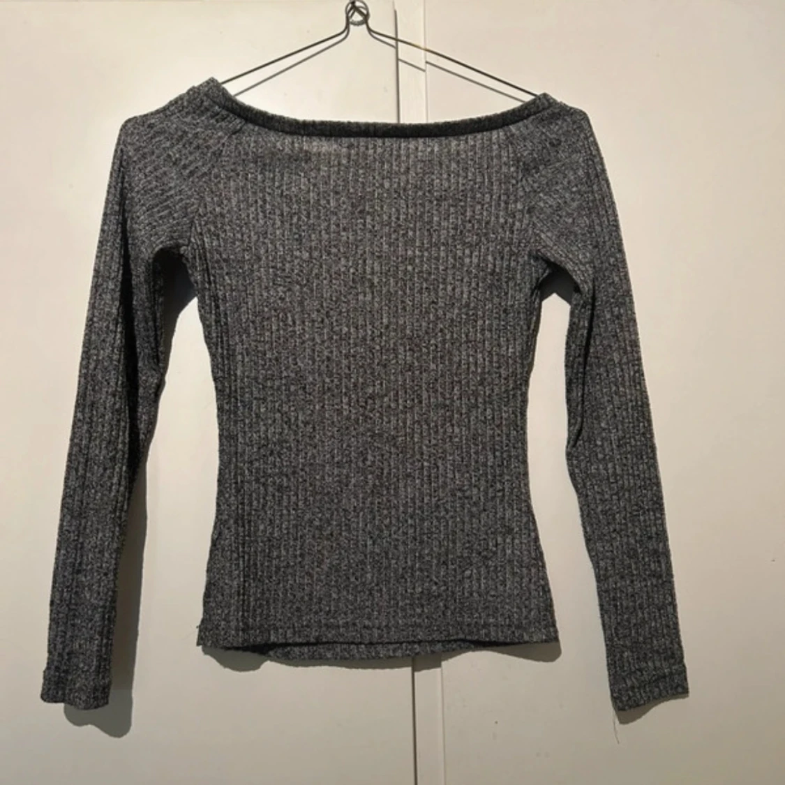 Grå ribbad offshoulder topp Shein - 2