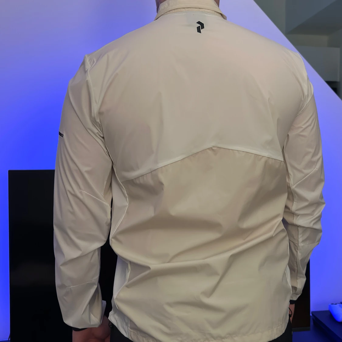 Beige vindjacka från Peak Performance - 1