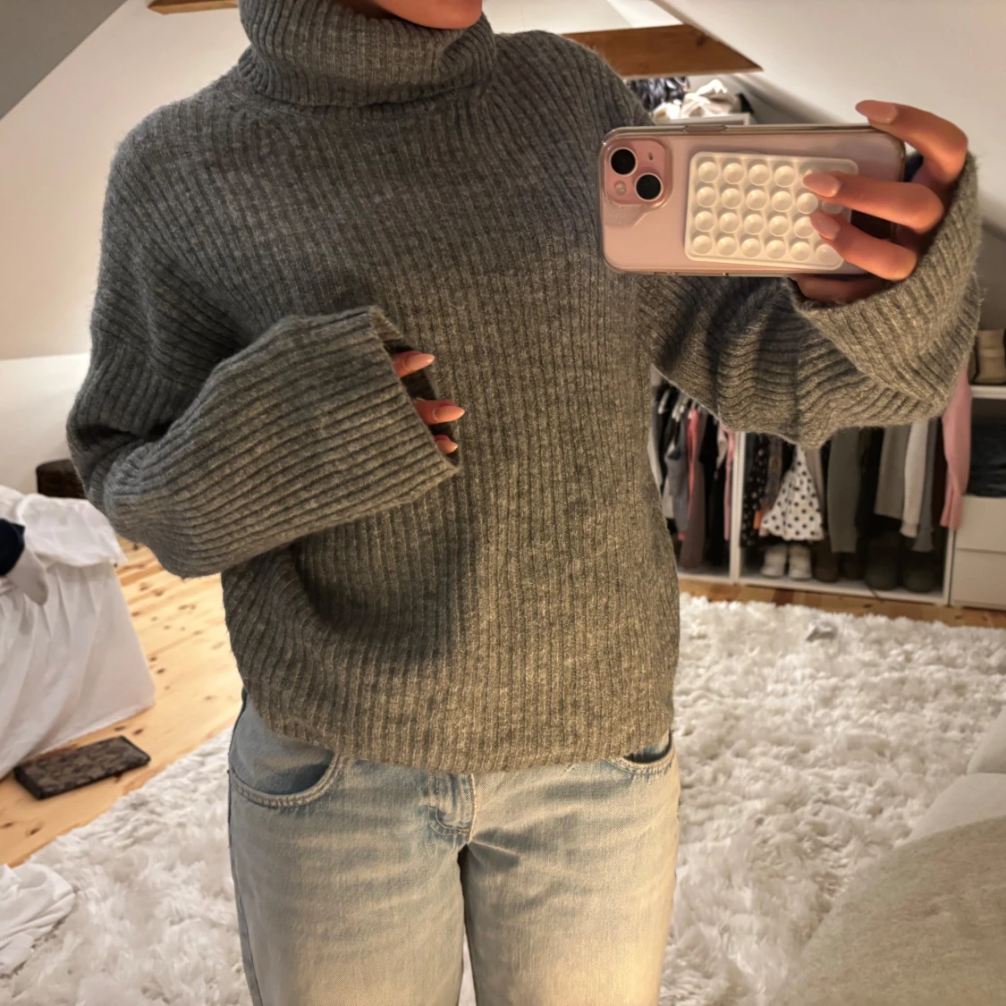 Grå ribbad polotröja