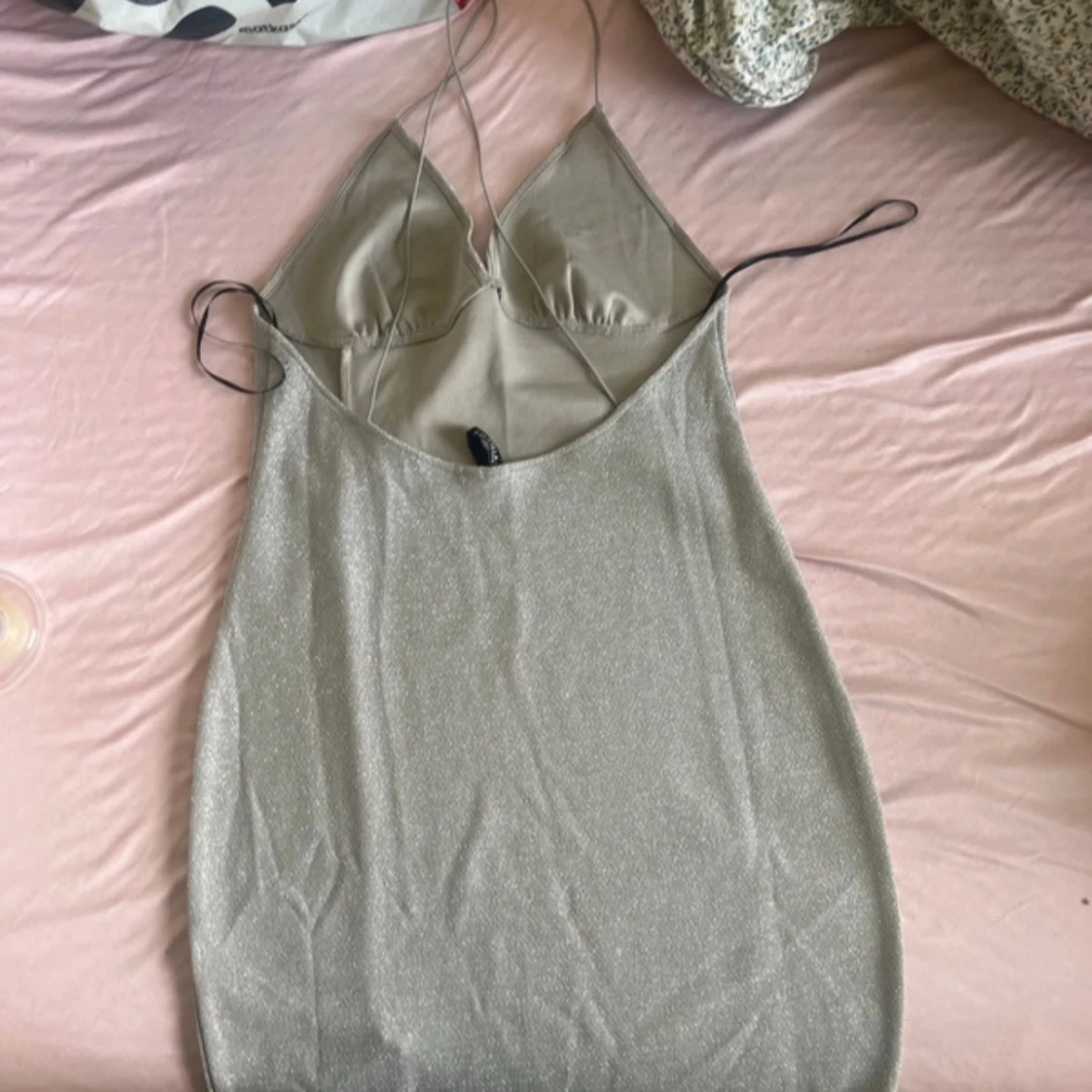 Glittrig silverklänning från H&M Divided - 1