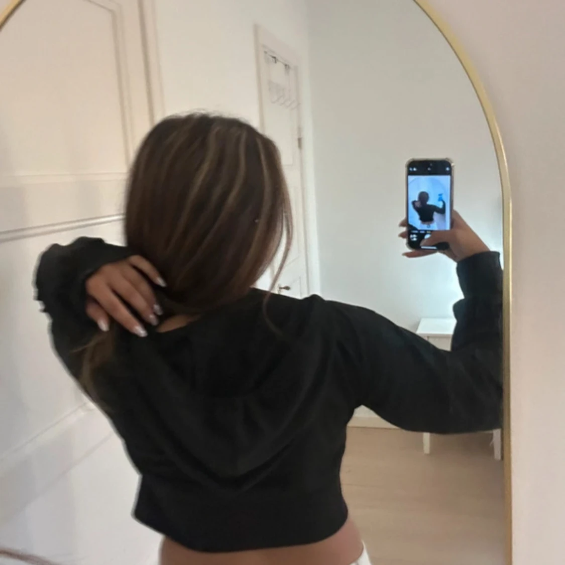 Svart croppad hoodie från SHEIN - 2