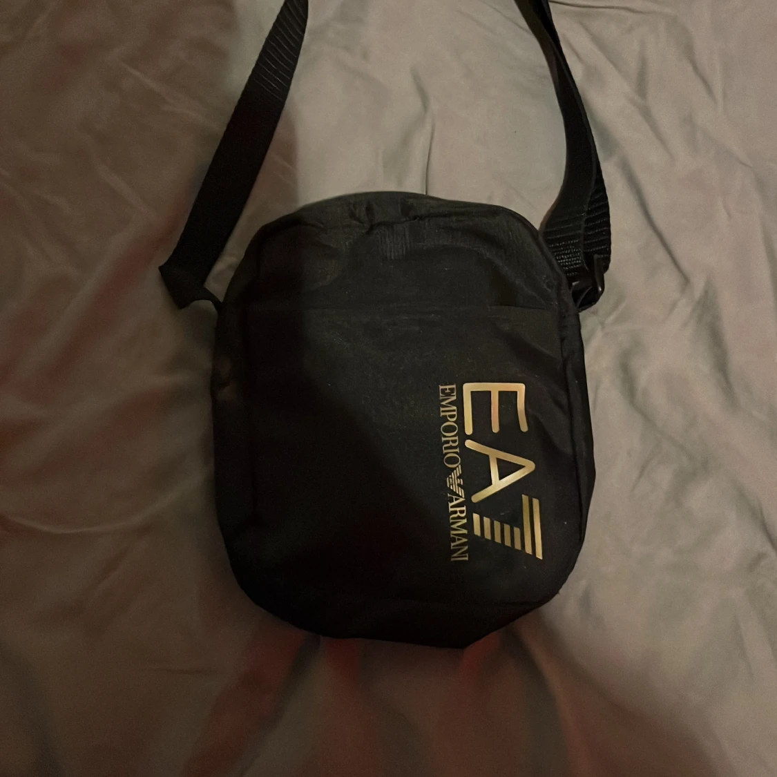 Svart axelväska från Emporio Armani