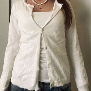 Vit söt kofta!🥰 - Jätte fin kofta💞💞