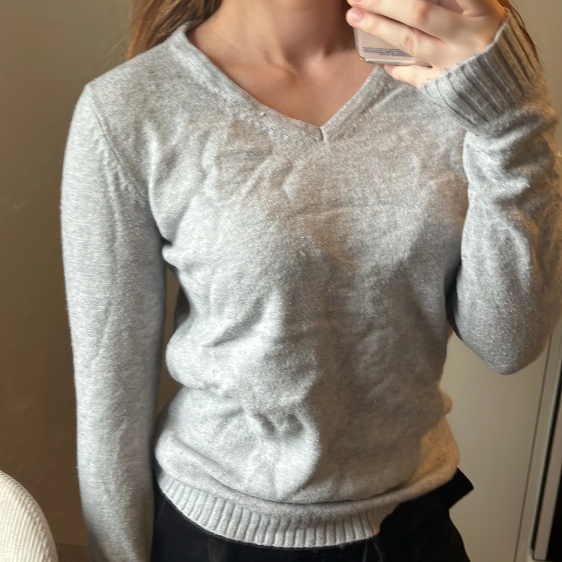 Grå v-ringad stickad tröja - 2