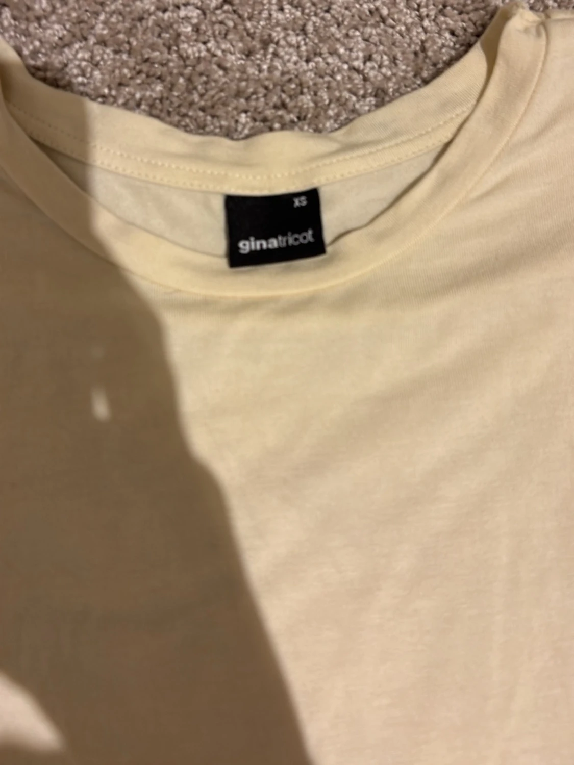 Gul från Gina Tricot  - 1