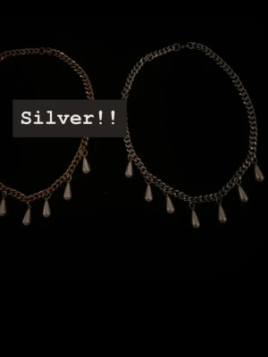 Elwima halsband SILVER - POSTNORD - SILVER!🩶🩶Elwima halsband med pärlor, säljs också i guld, om du vill köpa i guld kolla dom andra annonserna där det står guld !❣️ Handgjort med rostfritt stål! Kedjan är 45cm lång.