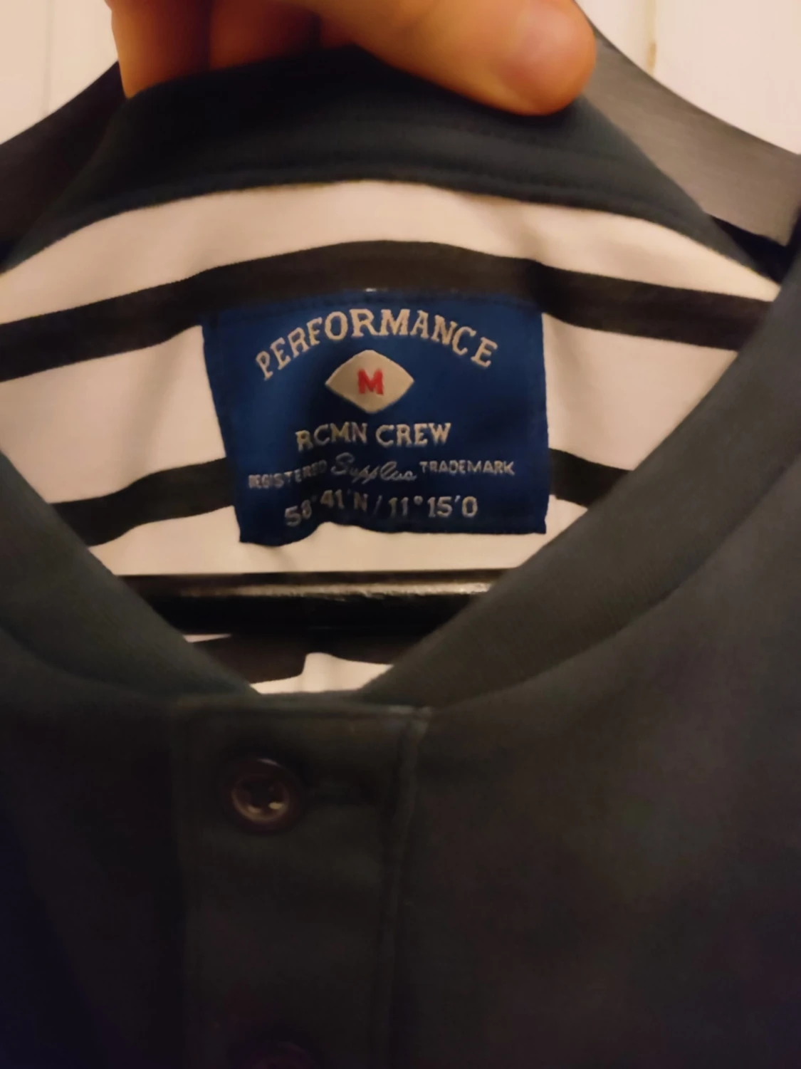 Svart Performance t-shirt med randig ficka - 1