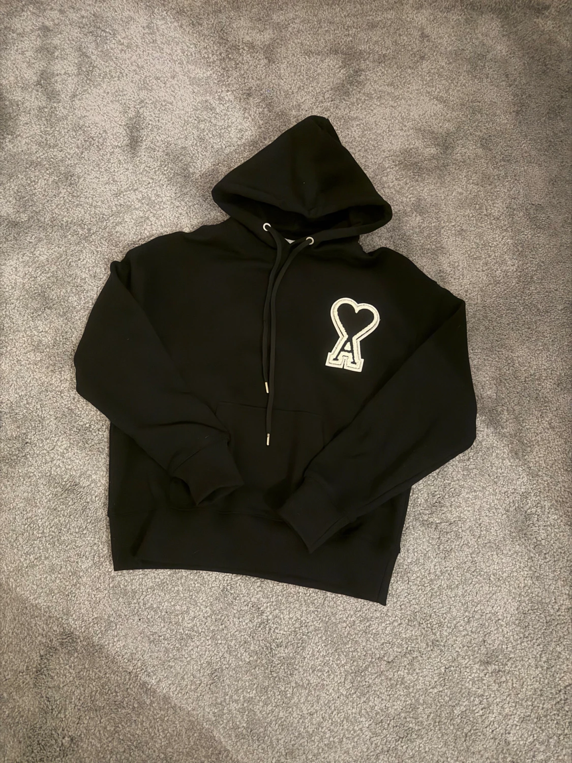 Svart hoodie från Ami Paris