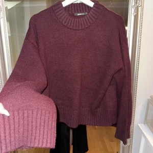Crew neck knitted sweater - Använd vid ett tillfälle så så gott som ny 🌸