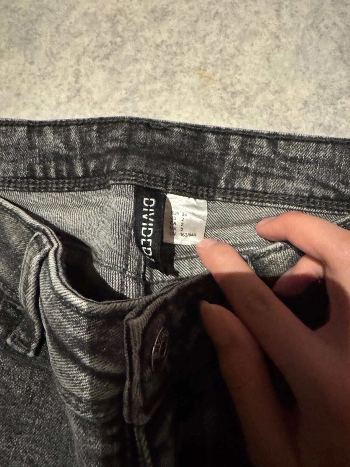 Grå jeans från Divided, storlek 36 - 3