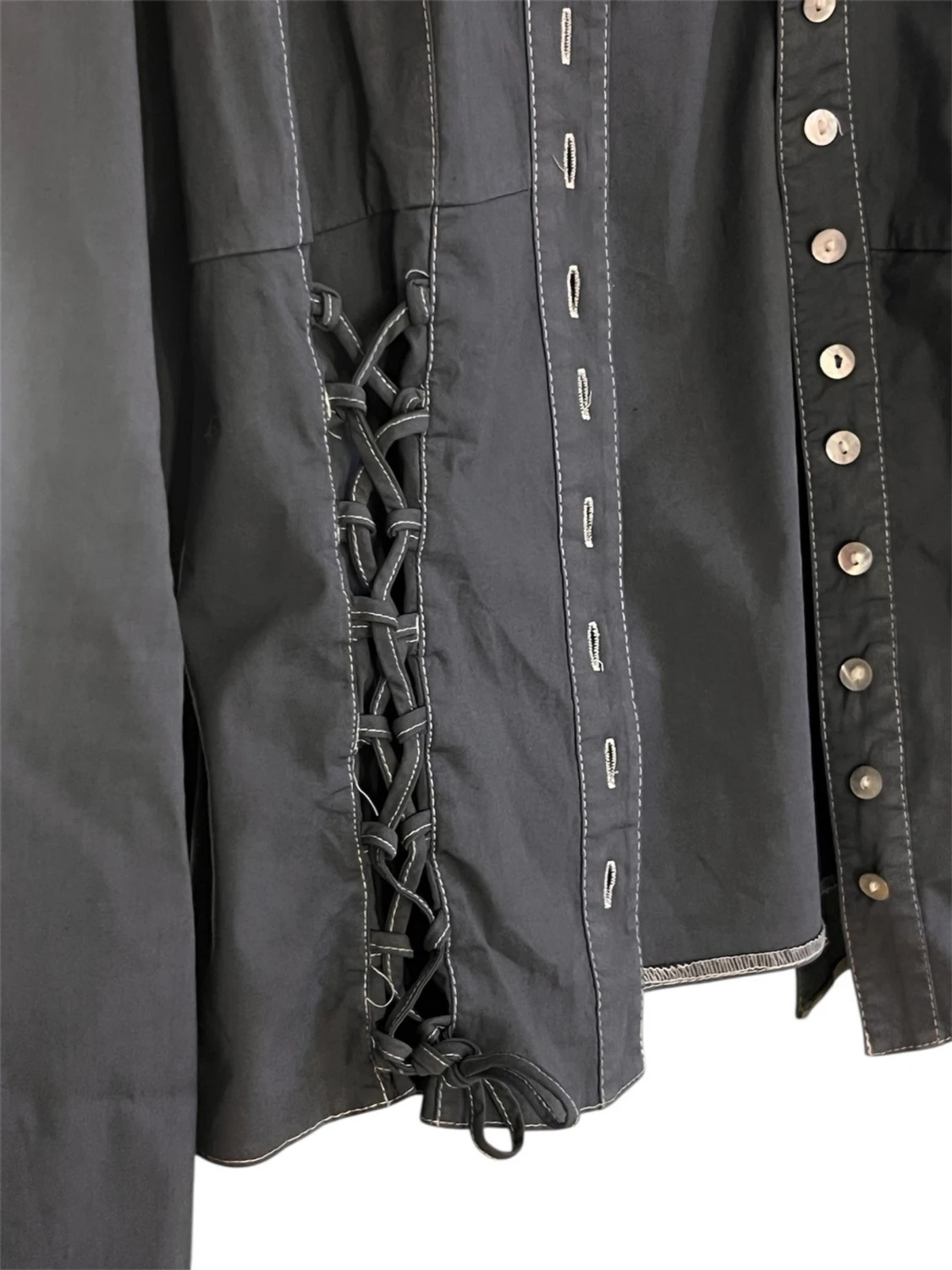 Grå figursydd skjorta  - 3