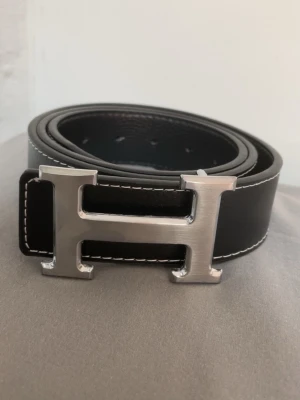 Hermes bälte  - Säljer detta sprillans nya Hermes bältet, riktigt fett och stilrent, kontakta mig via funderingar.