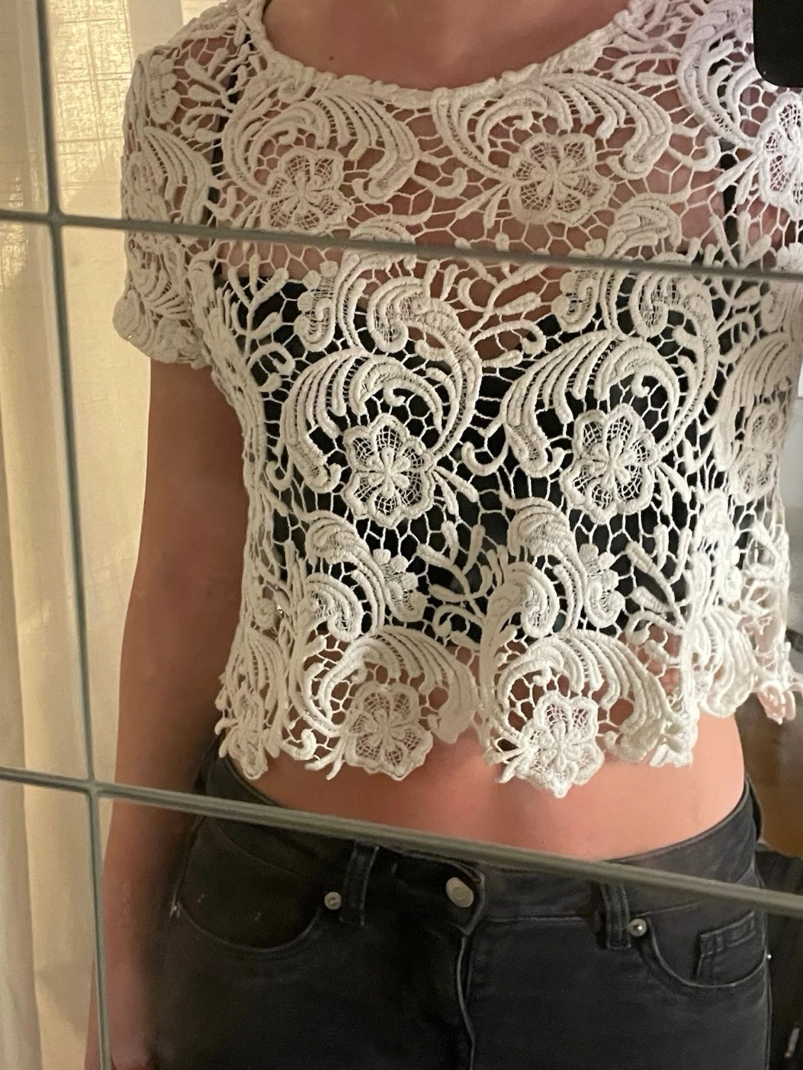 Vit spetsblus från Divided