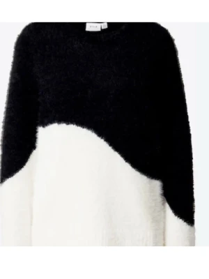 Svartvit stickad tröja från Vila - Tröja