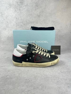 Philippe Model PRSX sneakers  - – Condition: 10/10 - brand new, never used  – What is included: Box & dustbag  – Retail price: 3800 SEK