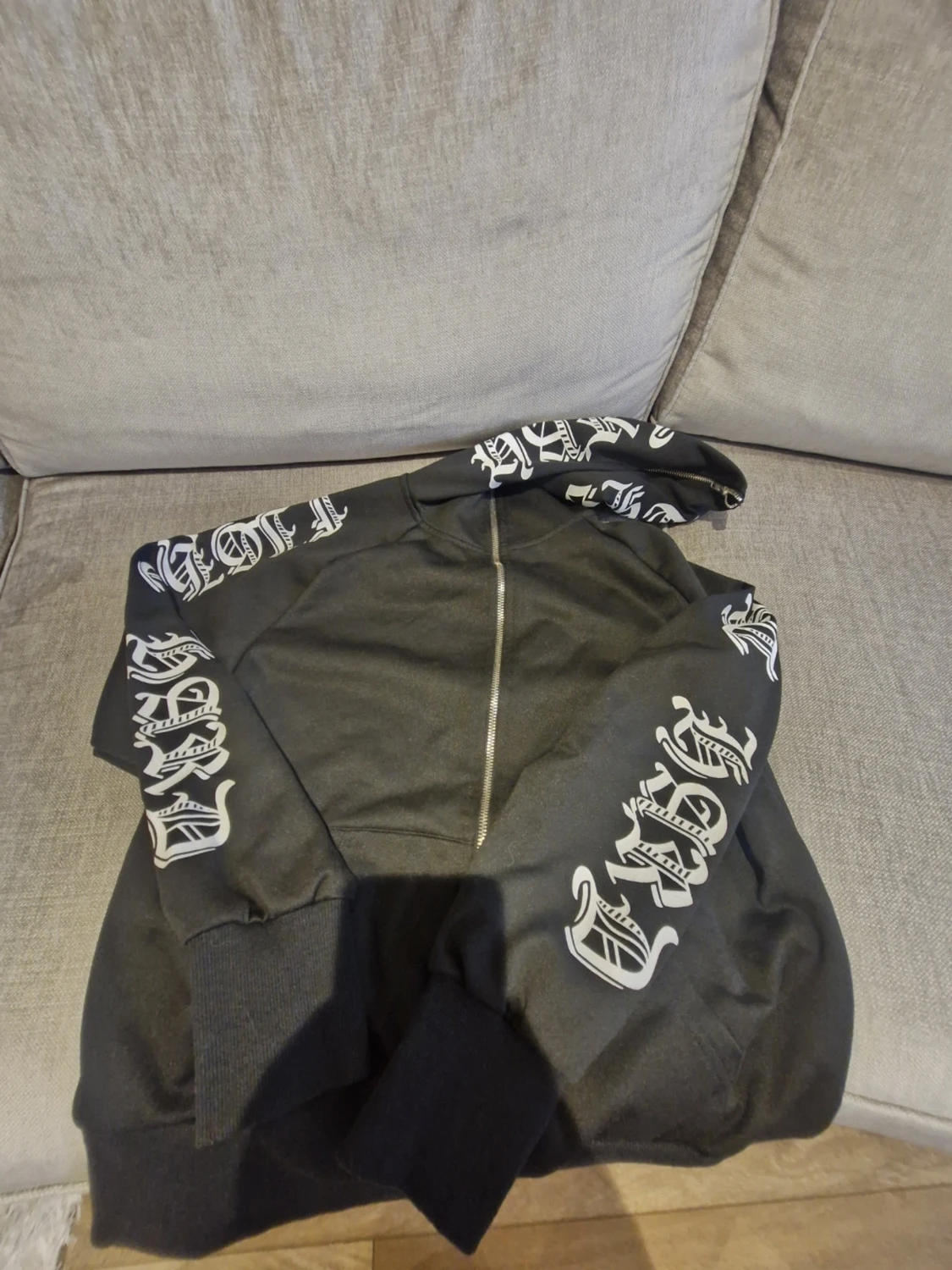 Hoodie med tryck  - 1