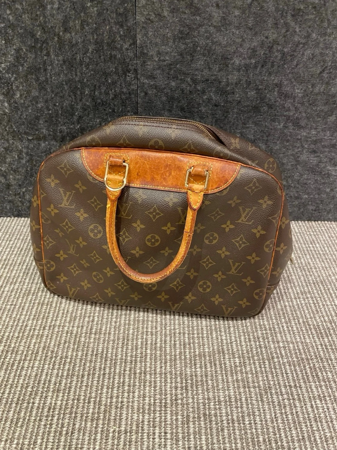 Louis Vuitton - 3