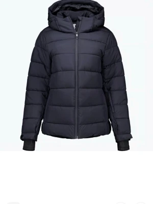 Vinterjacka  - Varm vinterjacka. Är egentligen en skidjacka men tycker det funkar som vanlig dunjacka. Säljer den då den var en storlek för liten och kan ej skicka tillbaka. Jättevarm med stor luva. Går att dra åt vid midjan. Fickor med dragkedja. Köpt på intersport ordinarie pris 1300 