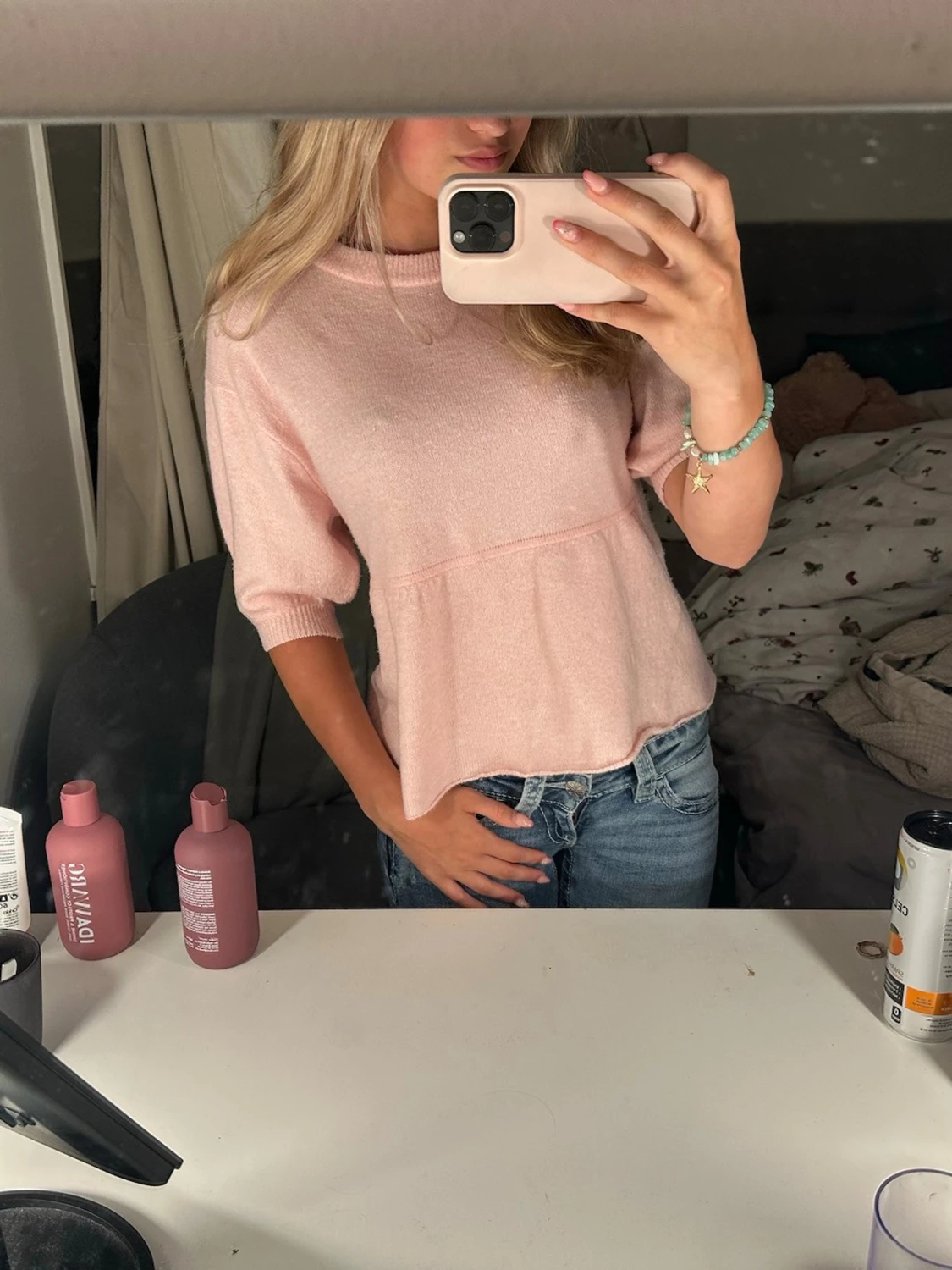Ljusrosa stickad tröja med halvlånga ärmar