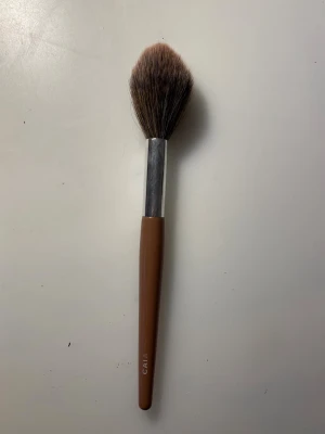 Caia borste F05 - F05 sminkborste från Caia. I den gamla färgen.