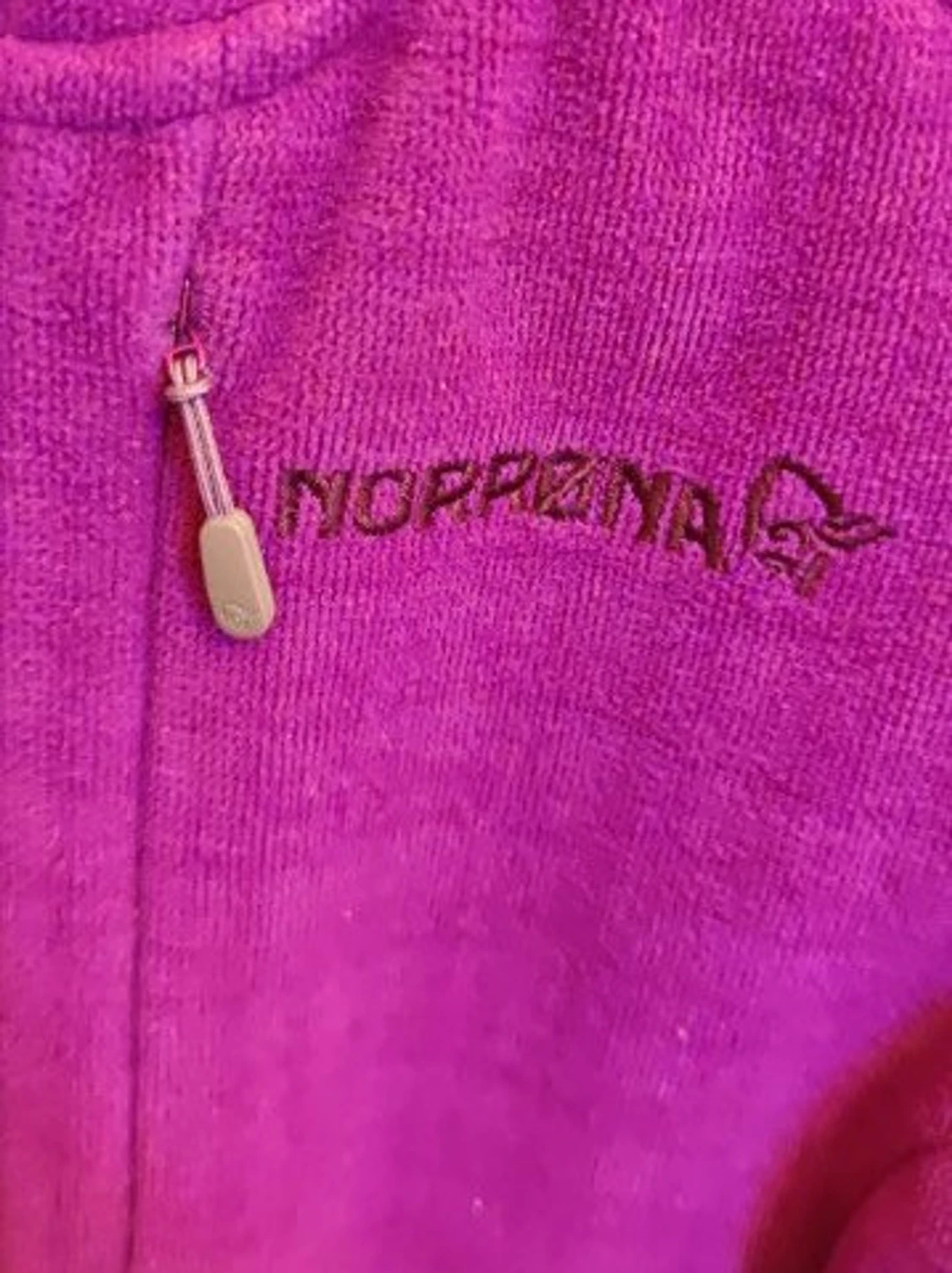 Vinröd fleecejacka/träningsjacka från Norrøna - 2