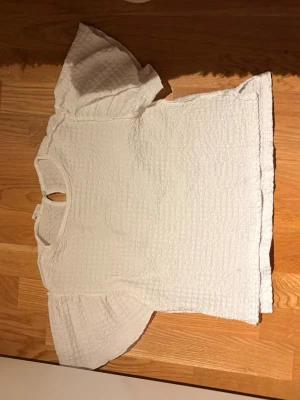 jättesöt blus  - Söt blus som nästan aldrig använts!      frågor kan diskuteras privat ☺️