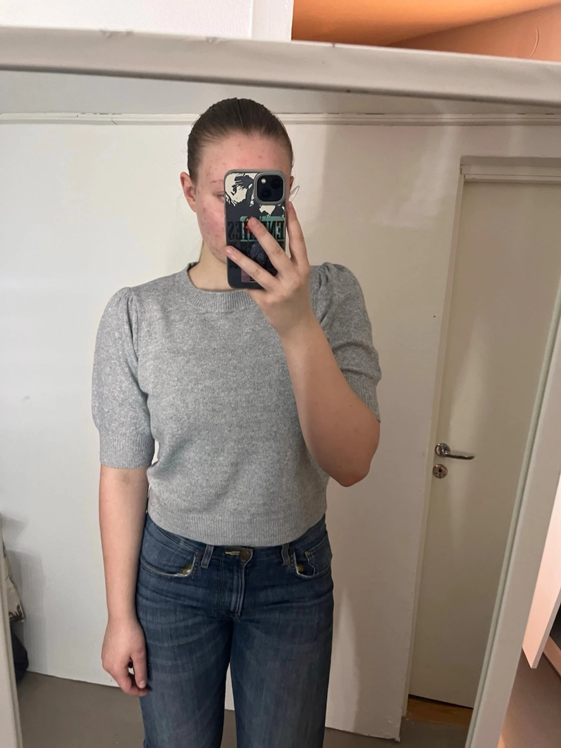 Grå stickad T-shirt  - 1