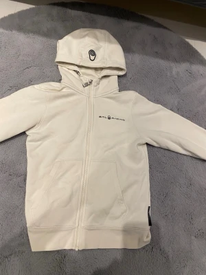 Sail racing hoodie i bra skick - Väldigt bra skick nästan aldrig använd
