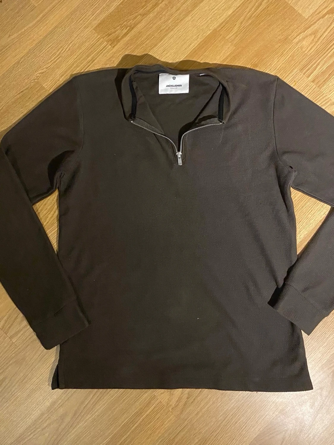 Brun pikétröja med half zip Jack & Jones - 1
