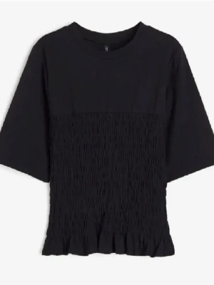 Svart smockad blus - Svart t shirt med skrunch vid magen, har använt typ 2 gånger. Tycker att den sitter mer som en S en M. Tycker om den jättemycket men har inte fått användning för. Hör av er om ni vill ha bilder med den på!