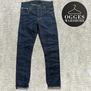 Nudie Jeans (ORG. Dry Selvage, Grim Tim) - Säljer nu dessa riktigt snygga Selvage Nudie Jeans i modellen Grim Tim🤩💯Storleken är W28 L32 och är mycket bekväma och passar till allt🙌🤩Jag har tvättat jeansen en gång men förutom det är de i princip i nyskick🙌💯Nypris: 2500 Mitt pris: 949😁💯Vid frågor och funderingar är det bara att skriva✍️📝