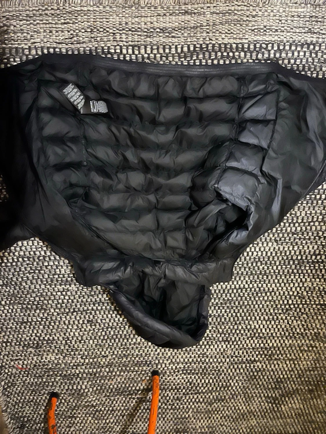 Svart dunjacka från Peak Performance - 2