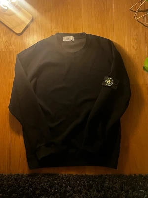 Stone island tröja  - Säljer min stone Island tröja i storlek S, väldigt sparsamt använd och i fint skick, skriv vid frågor eller funderingar 