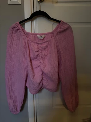 Rosa blus från H&M, stl 158 - Rosa blus med vida ärmar.